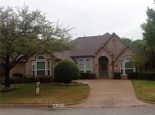 2402 N Hunter Place Ln, Arlington, TX 76006