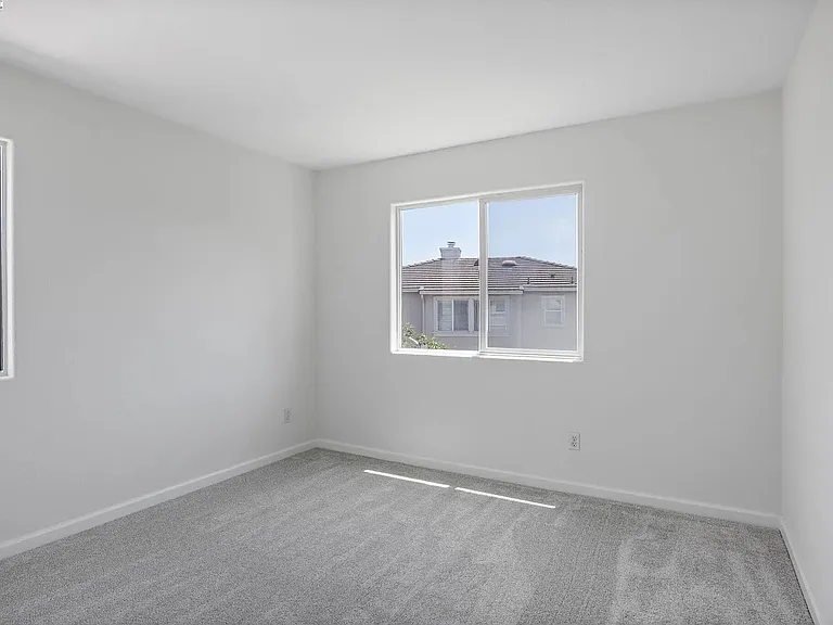552 Stonehaven Ct — Photo 29
