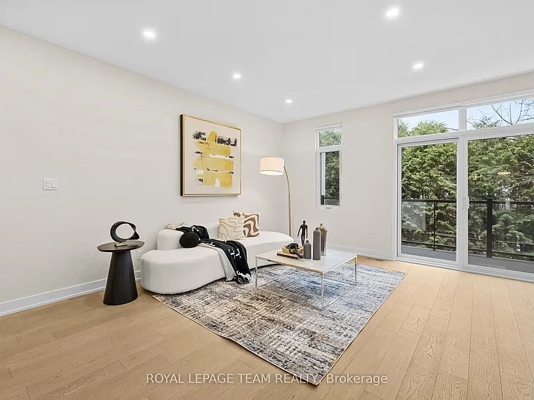 498 Wentworth Ave — Photo 10