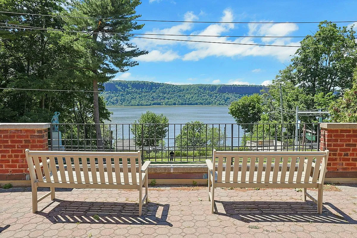 1 bed, 1.0 bath, 750 sqft, $2,100 — Photo 1
