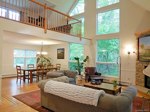 3rd image of 609 Red Hill Road