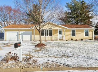 400 Raymond Road, Waunakee, WI 53597