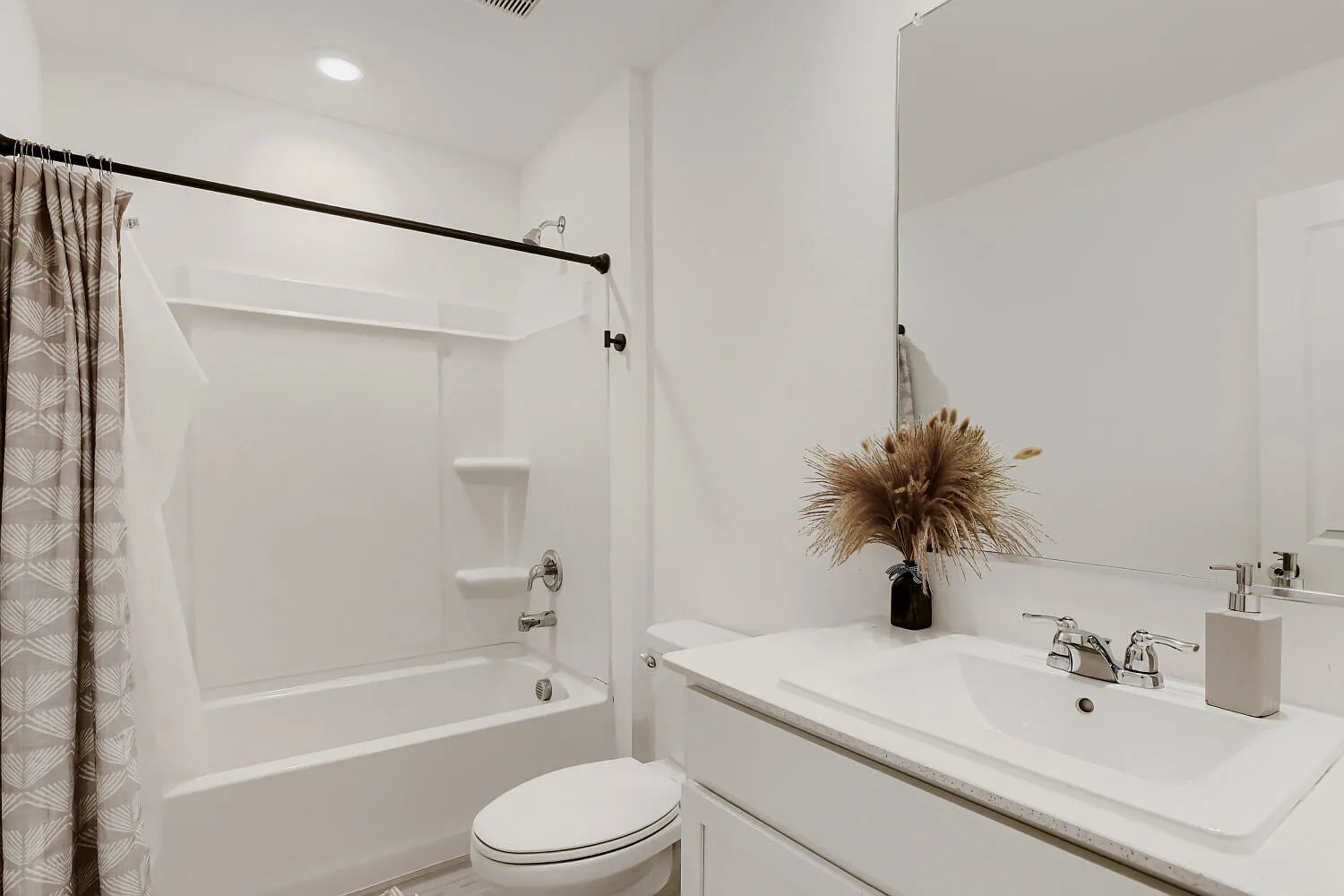 3 bed, 1410 sqft, $2,200 — Photo 4
