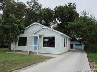 213 E Martindale St, Seguin, TX 78155