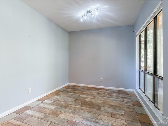 4th image of 8041 Cedar Glen Dr