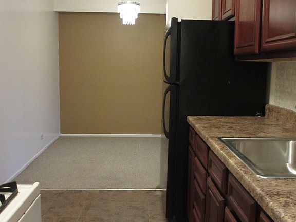 5th image of 1375 Rebecca Dr APT 121