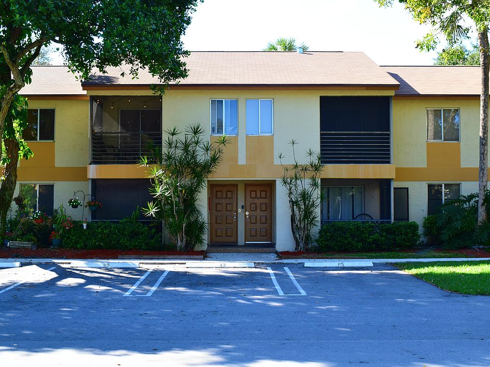 1st image of 101 Gardens Dr APT 203