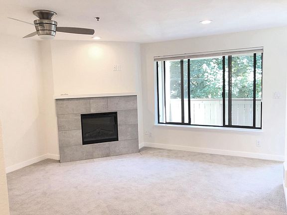 3rd image of 222 NE Dogwood St APT C302