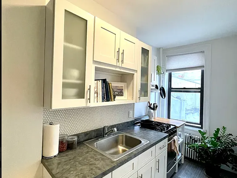 449 Grand St #2L — Photo 6