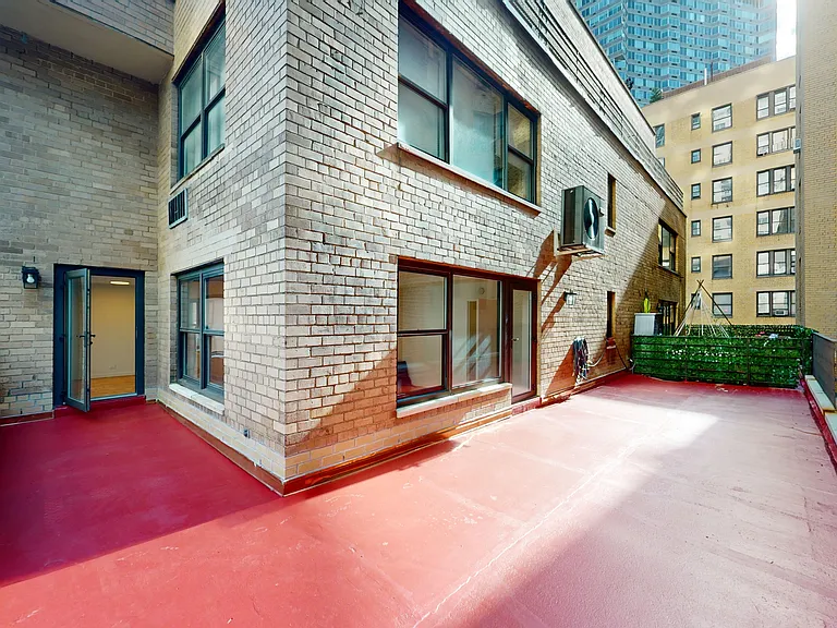 412 E 55th St #11C — Photo 1