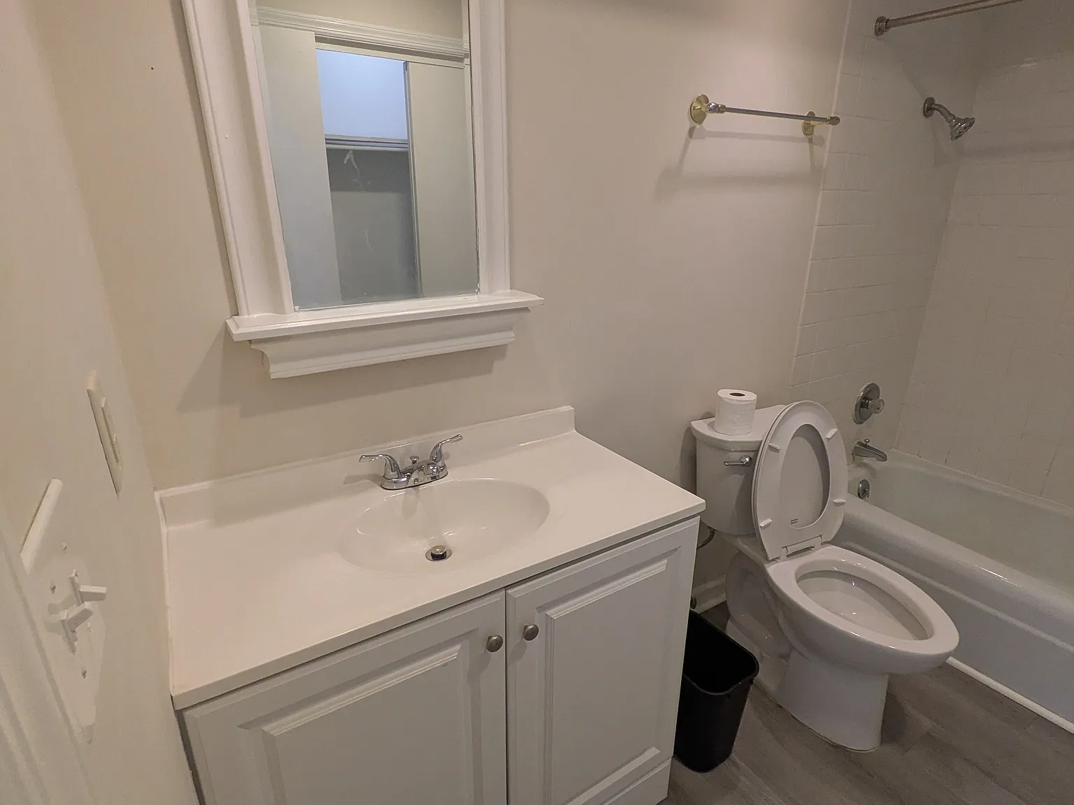1 bed, 768 sqft, $1,300 — Photo 3