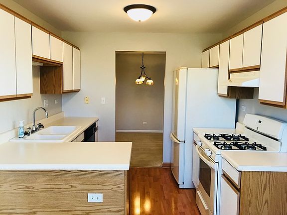 2nd image of 1590 Thornfield Ln APT 3