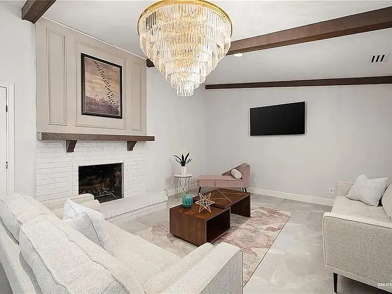 312 Xanthisma Ave — Photo 3