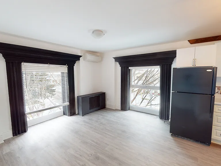 1152 Gerrard St E — Photo 15
