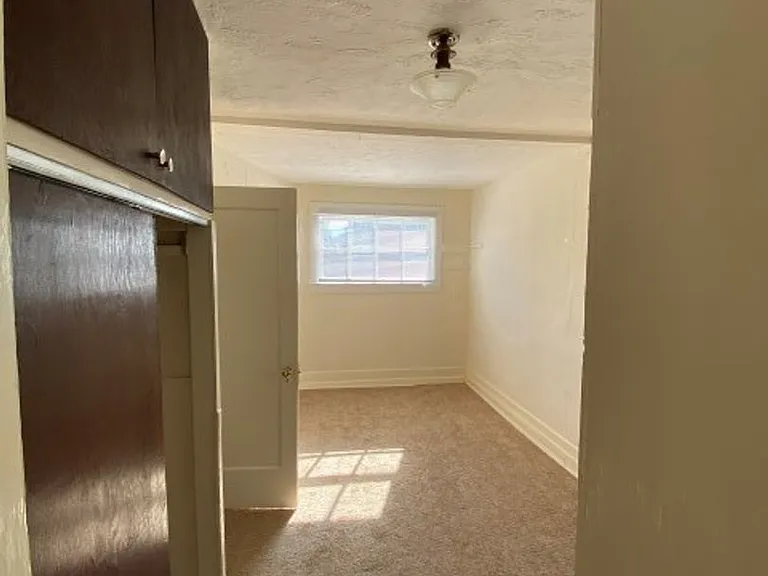 611 W 2nd St — Photo 3