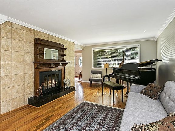 3rd image of 4724 108th Ave NE
