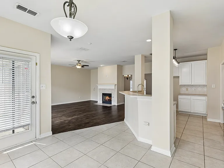 1905 Trevor Ct — Photo 12