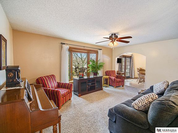 4th image of 6111 Skylark Ln