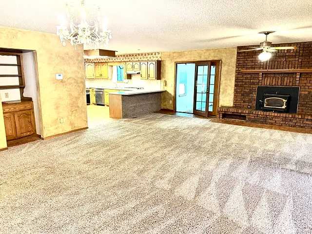 3 bed, $1,795 — Photo 2