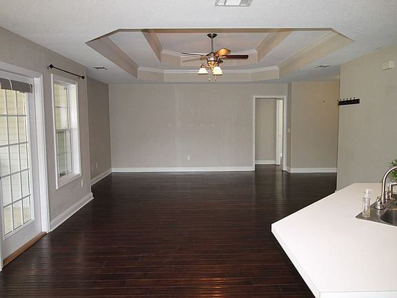 4th image of 68 N Moody Dr