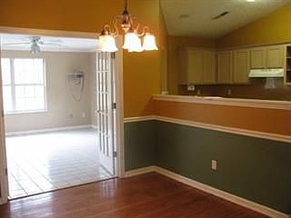 5th image of 806 Josepi Dr