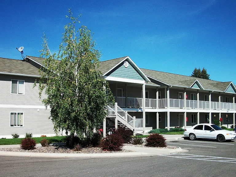 Wolf Glen Apartments — Photo 3