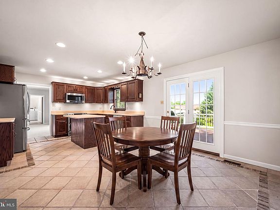 4th image of 405 Scofield Ln
