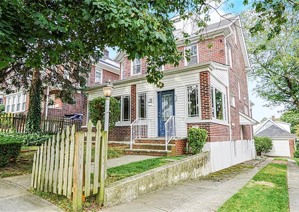 1st image of 115 Oxford Pl