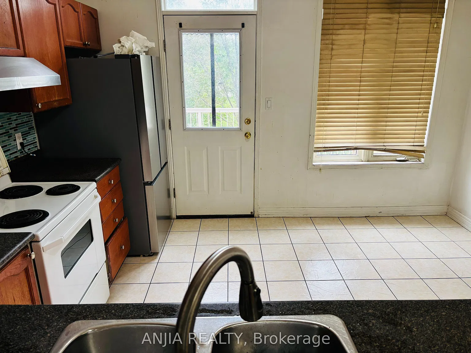 901 Kennedy Rd — Photo 4