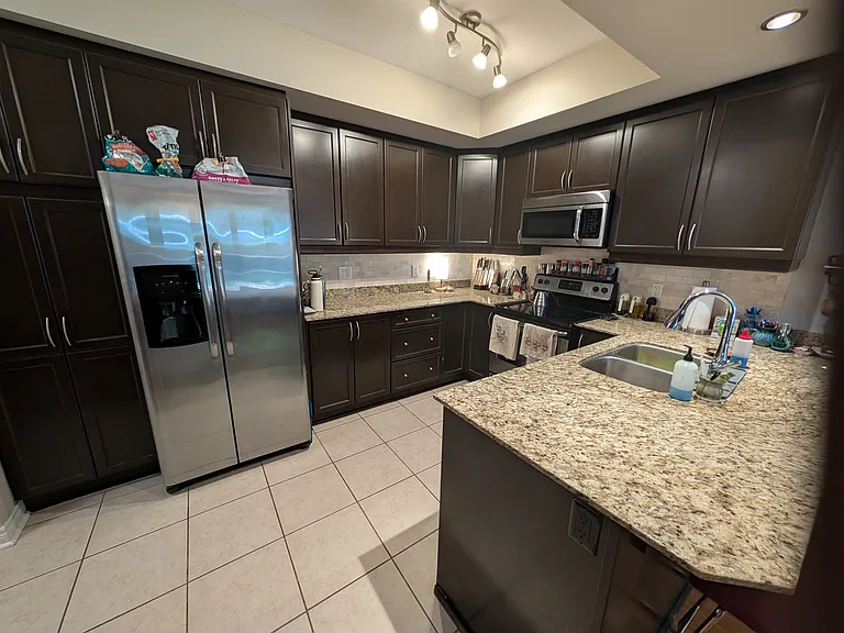 539 Belmont Ave W #102 — Photo 3