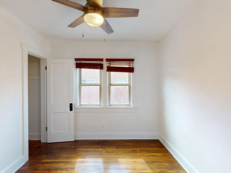 Lovely, Large, & Bright 1 Bed in Beautiful Downtown Courtyard Complex — Photo 44