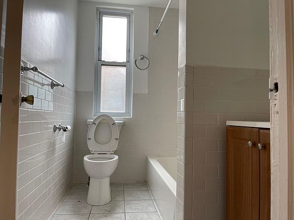 2nd image of 3036 Bronxwood Ave APT 2A