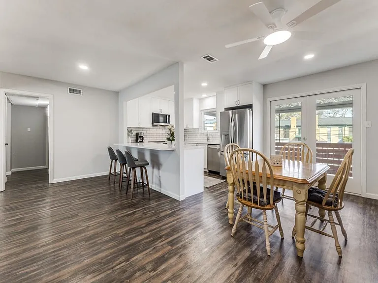 6037 Sandhurst Ln #C — Photo 3