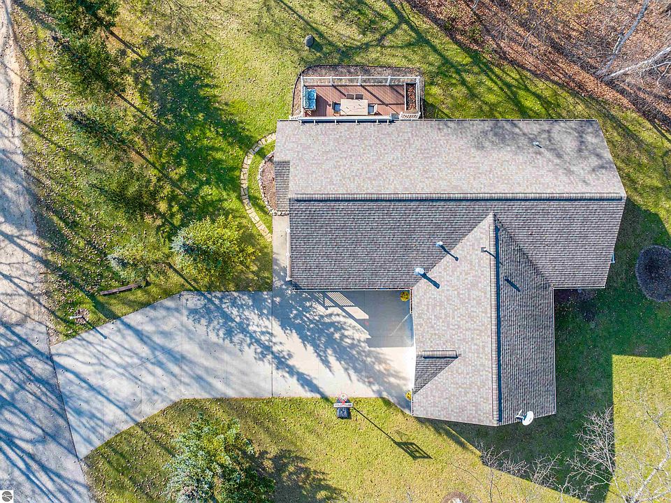 1192 Queensway Dr, Lake Isabella, MI 48893 Zillow