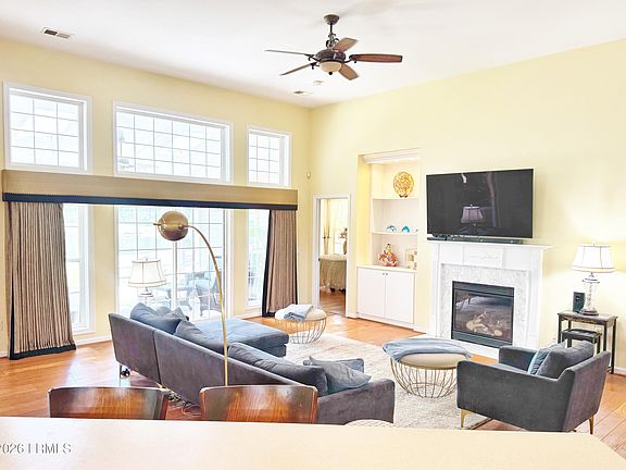 5th image of 7 Glenwood Springs Court