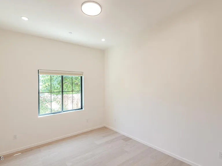 4819 Oakwood Ave — Photo 38