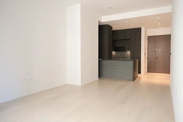 Rented by R New York | media 24