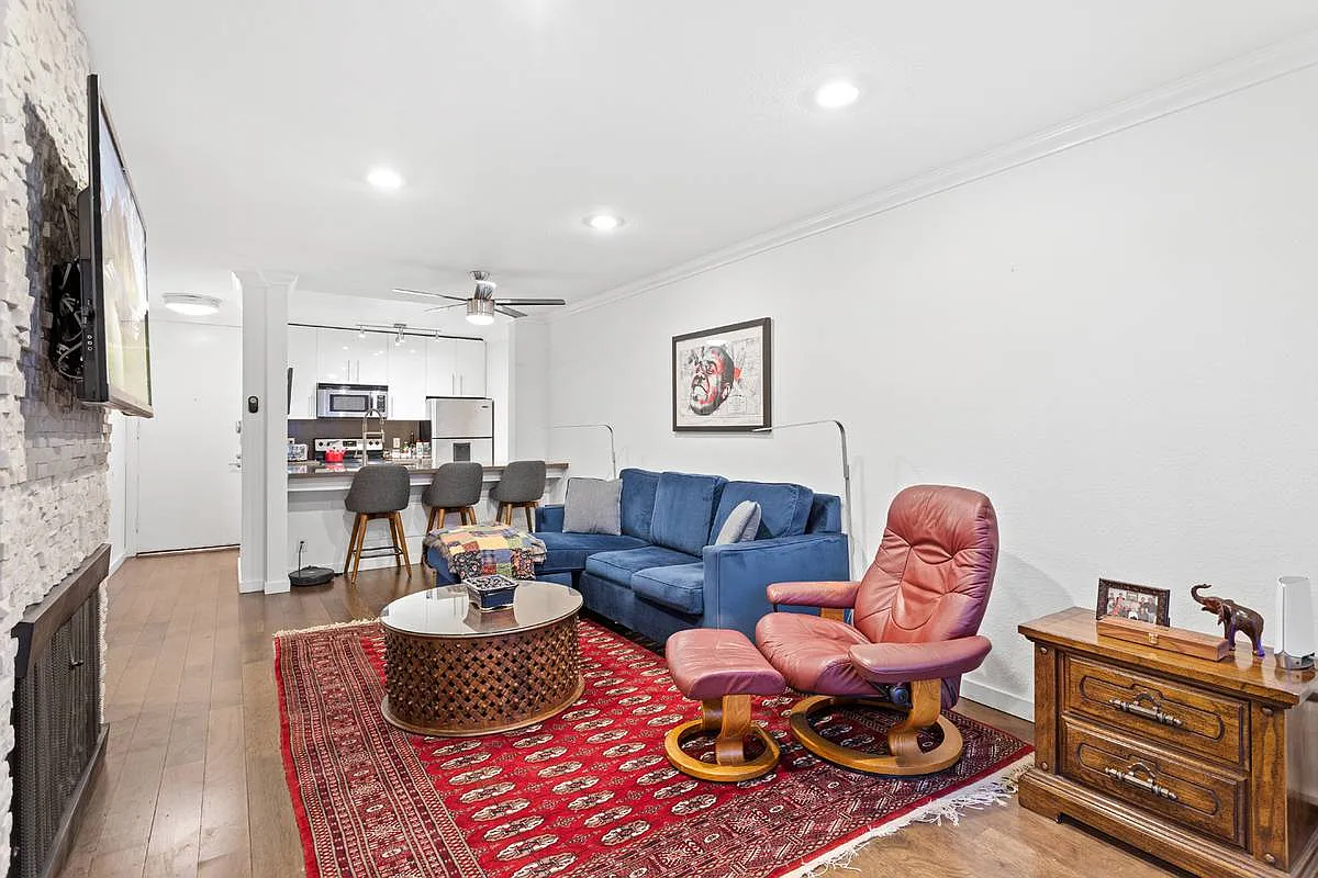 Building Photo - 141 S Clark Dr #226