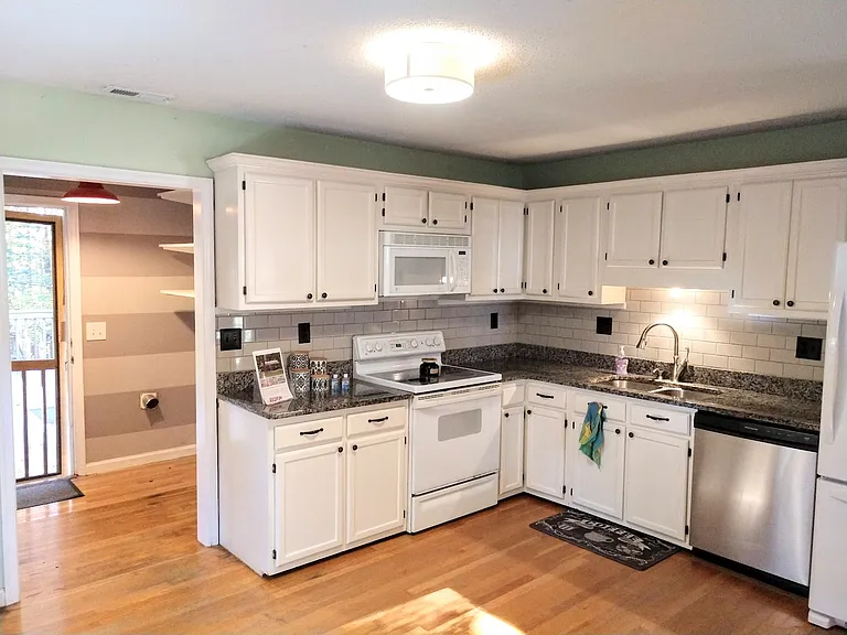 400 Hillstone Dr — Photo 8