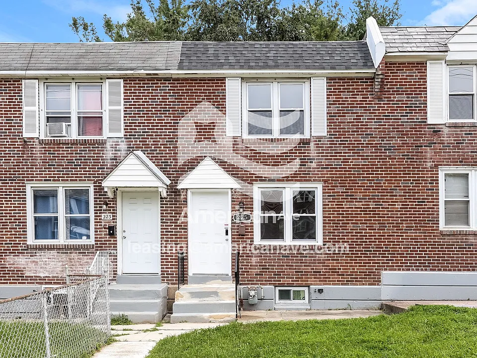 225 W 21st St