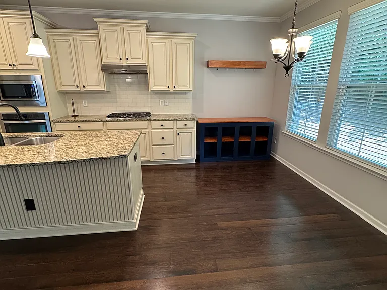 Breakfast table area