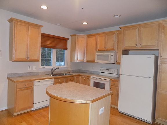 4th image of 142 Riverwatch Dr