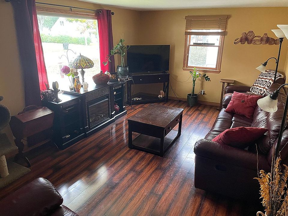 2nd image of 2559 Tulip Ln