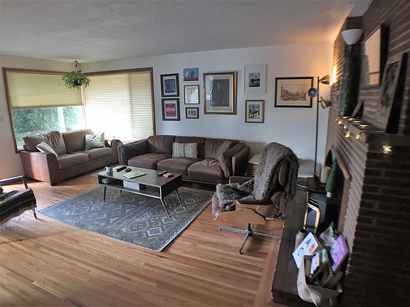 Main Floor Living Room_01152019