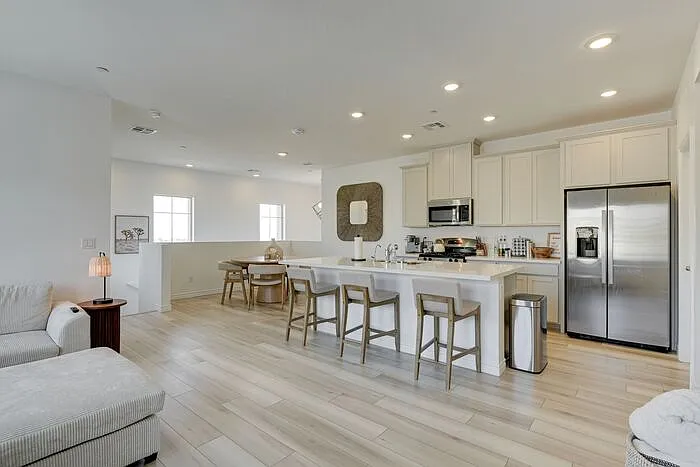 2 bed, 2.0 bath, 1448 sqft, $2,830 — Photo 2
