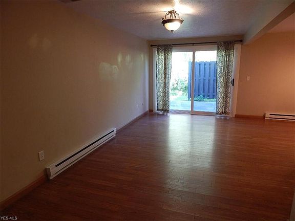 3rd image of 6344 Forest Park Dr