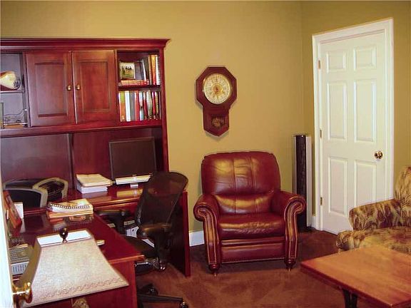 5th image of 500 N Walnut St #203