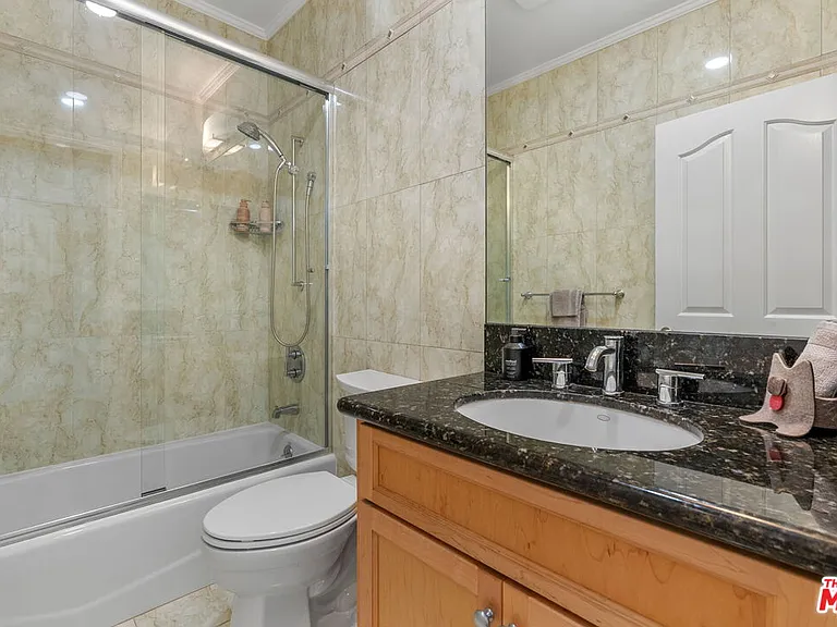 8646 W Olympic Blvd #204 — Photo 24