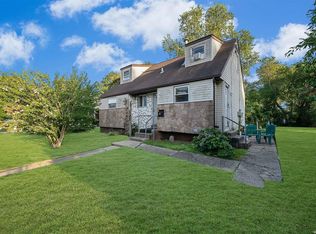 40 Pilgrim Rd, Brentwood, NY 11717