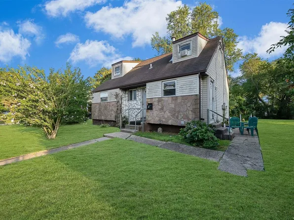 40 Pilgrim Road, Brentwood, NY 11717